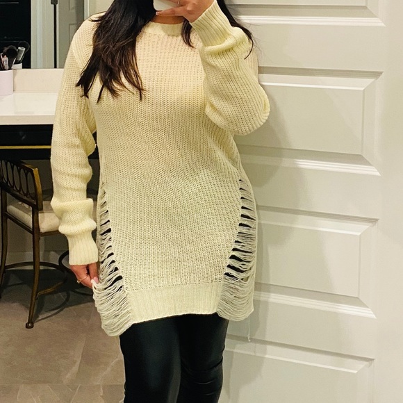 White distressed sweater never worn - Picture 1 of 5